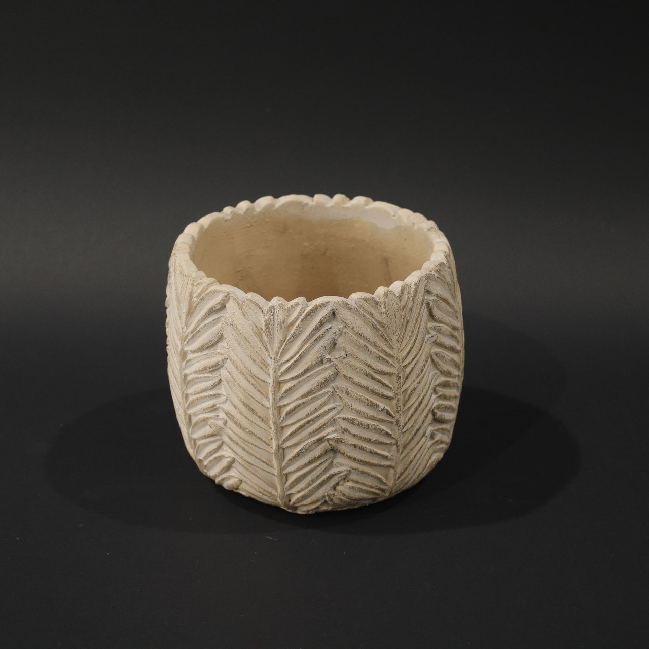 HHD11044 - Bisque Leaf Pot